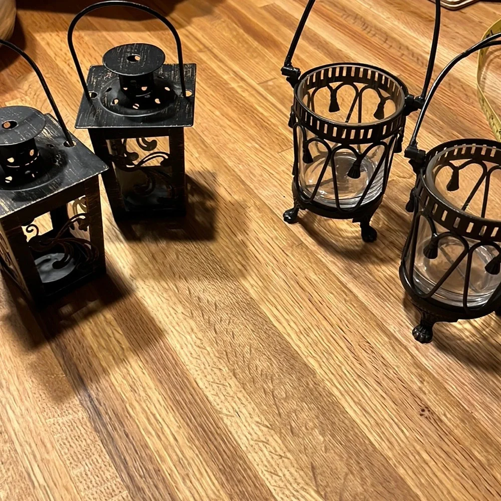 Set each of candle holders and lanterns